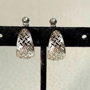 Vintage Napier lacey silver tone screw clip hoop earrings (596)
